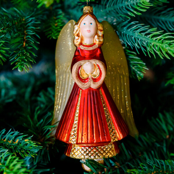 Angel with golden wings 1k0a7578