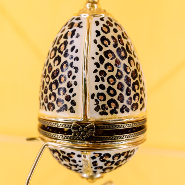 Open egg - Leopard 1k0a7600