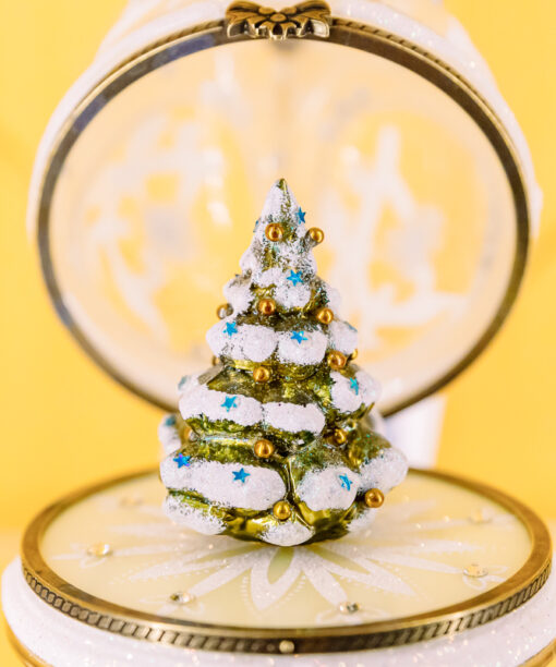 Open egg - White tree  1k0a7604