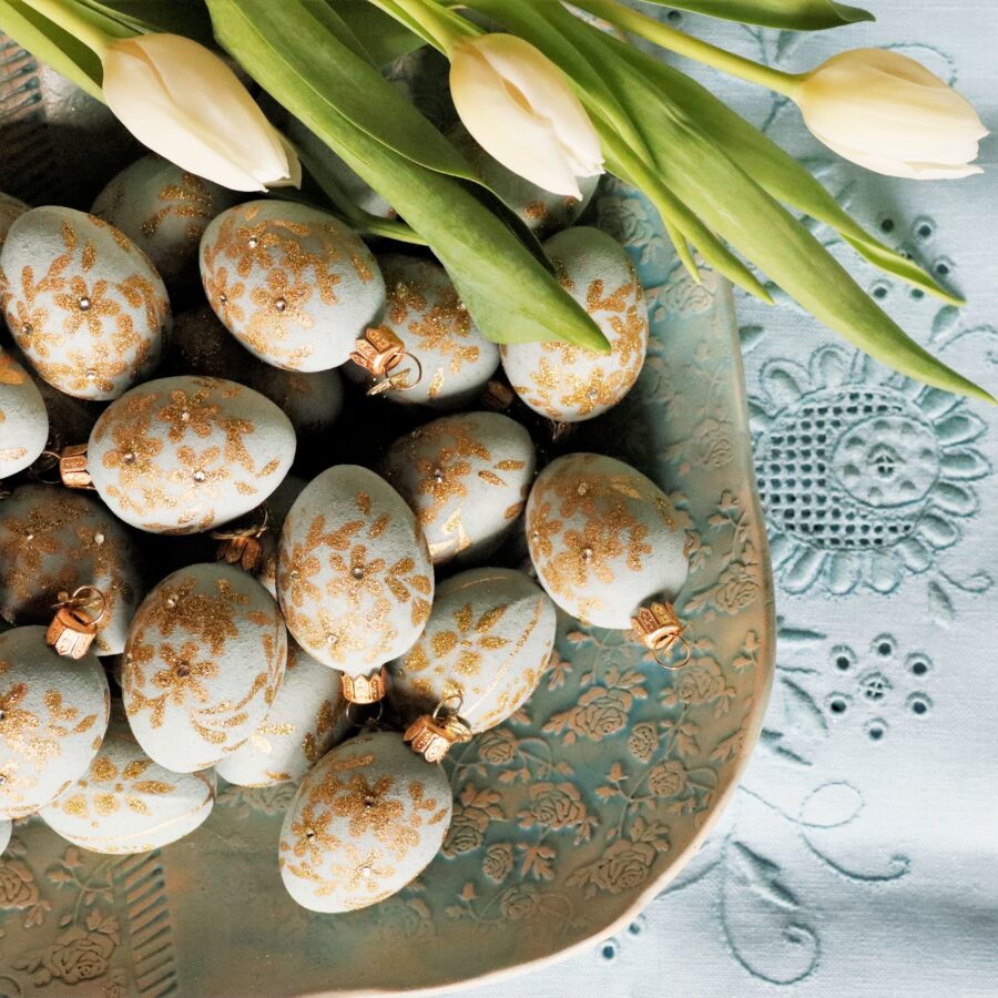 Mini jajko - Biały bukiet na przezroczystym szkle  Mg 2257 scaled