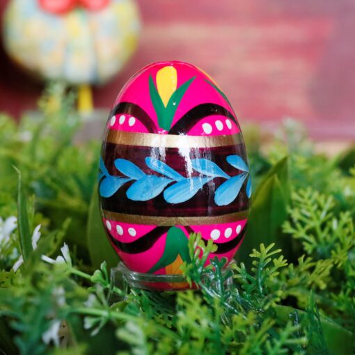 Wooden Easter egg - Pink with a belt Mg 2322 scaled