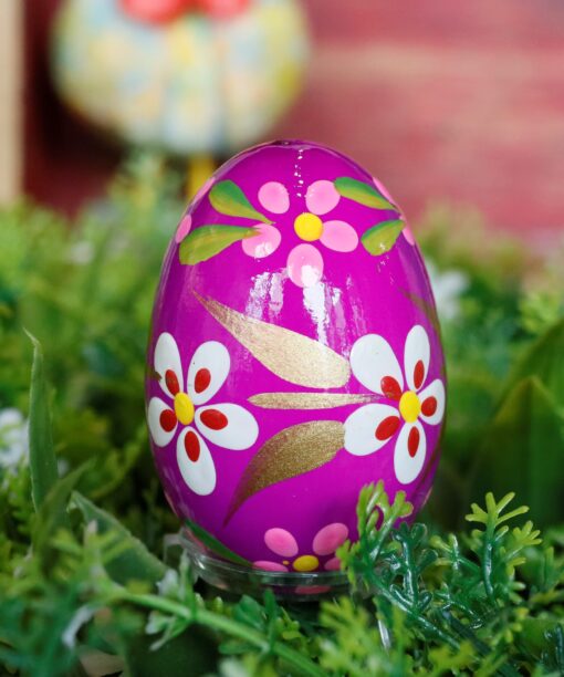 Wooden Easter egg - Violet with flowers  Mg 2327 scaled