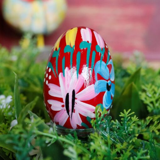 Wooden Easter egg - Wildflowers on red Mg 2335 scaled