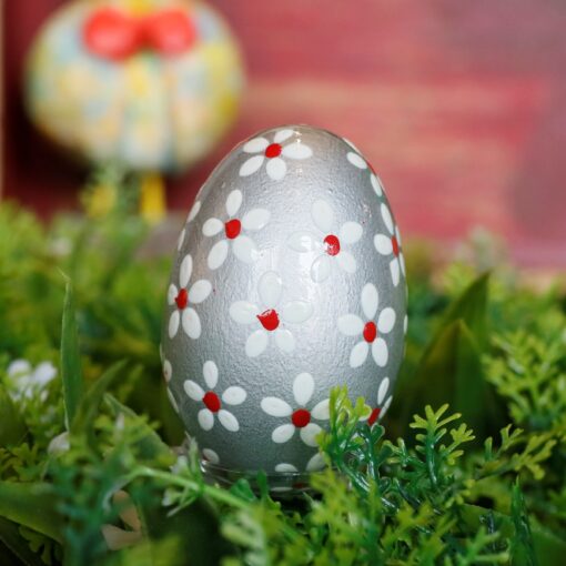 Wooden Easter egg - Flowers on a silver plate Mg 2338 scaled