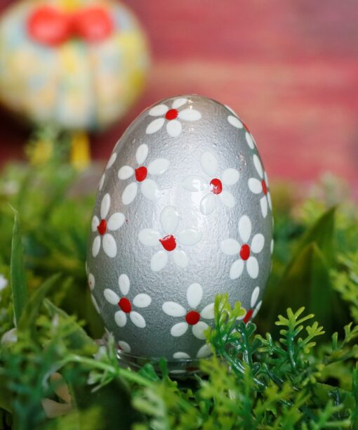 Wooden Easter egg - Flowers on a silver plate  Mg 2338 scaled