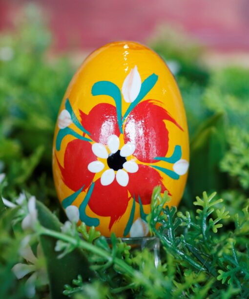 Wooden Easter egg - Blue and red flower on orange  Mg 2371 scaled