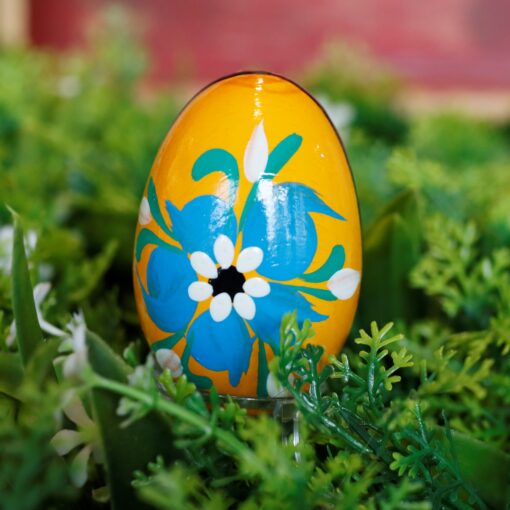 Wooden Easter egg - Blue and red flower on orange Mg 2372 scaled