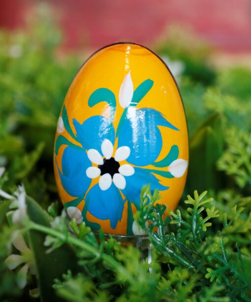 Wooden Easter egg - Blue and red flower on orange  Mg 2372 scaled