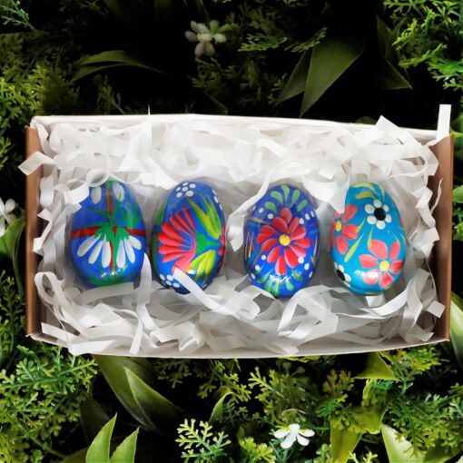 A set of medium wooden Easter eggs - Blue Easter eggs Mg 2403 scaled