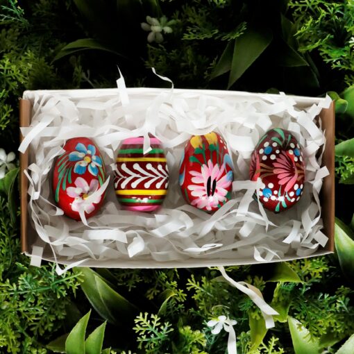A set of medium wooden Easter eggs - red - maroon Mg 2420 scaled