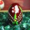 Wooden Easter egg - White flowers and dots on claret Mg 6371 scaled